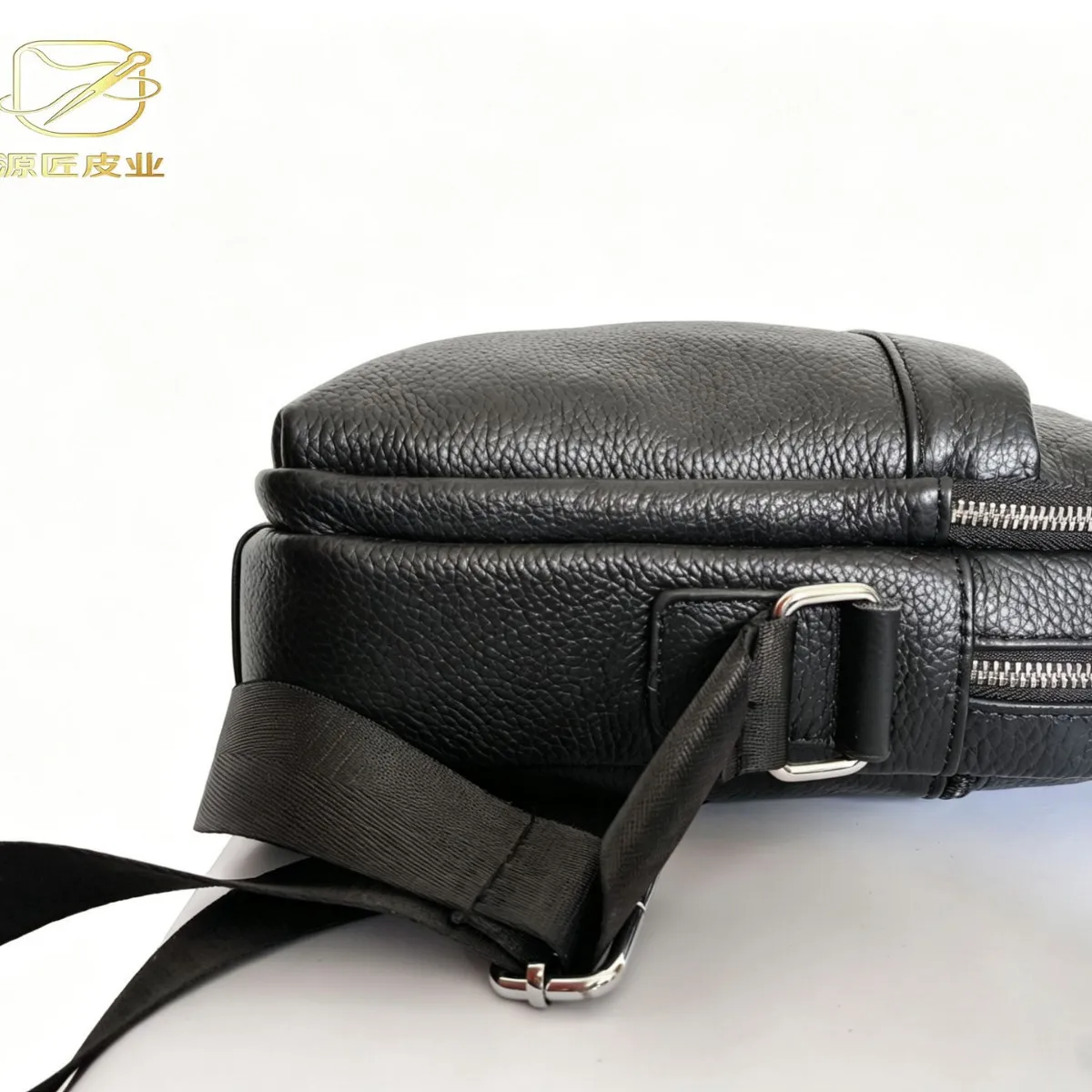 กระเป๋าถือผู้ชายสุดหรูรุ่นใหม่ - Luxury Bags For Men Brands บทวิจารณ์และราคา