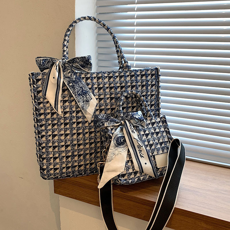 กระเป๋าโท้ทสตรี 2022 เทรนด์ใหม - Luxury Bags News บทวิจารณ์และราคา